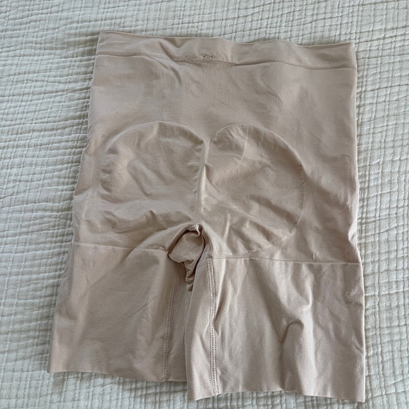 Spanx OnCore Firm Control Mid-Thigh Shaper Size L - Picture 6 of 7